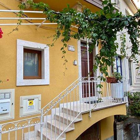ホテル Casa Ferrara タオルミーナ エクステリア 写真