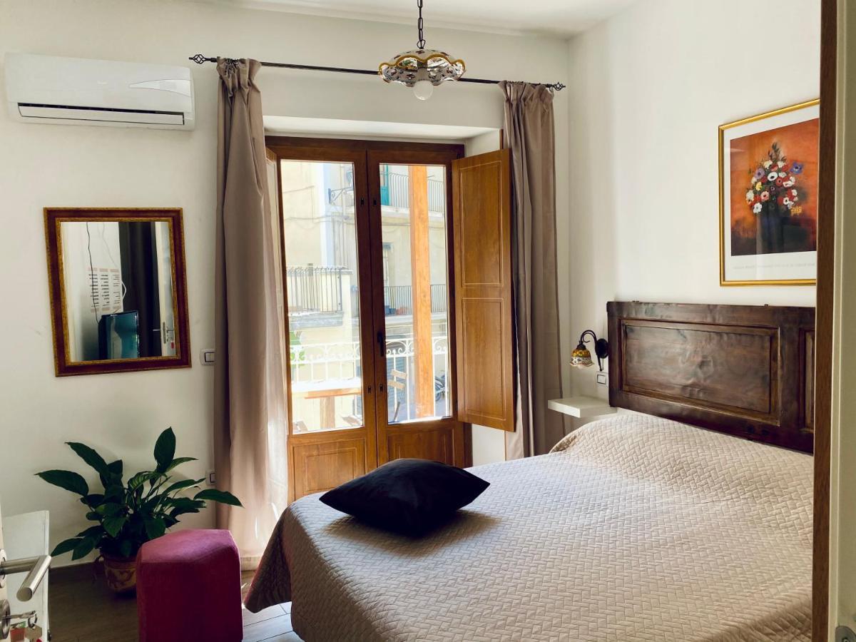 ホテル Casa Ferrara タオルミーナ エクステリア 写真