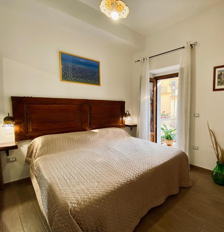 ホテル Casa Ferrara タオルミーナ エクステリア 写真