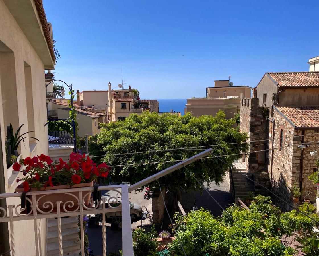 ホテル Casa Ferrara タオルミーナ エクステリア 写真