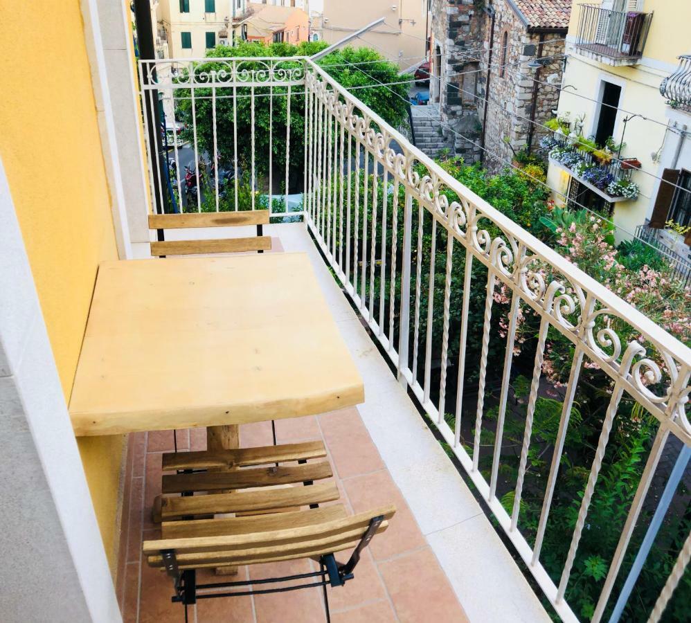 ホテル Casa Ferrara タオルミーナ エクステリア 写真